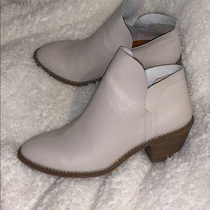 WMNS booties